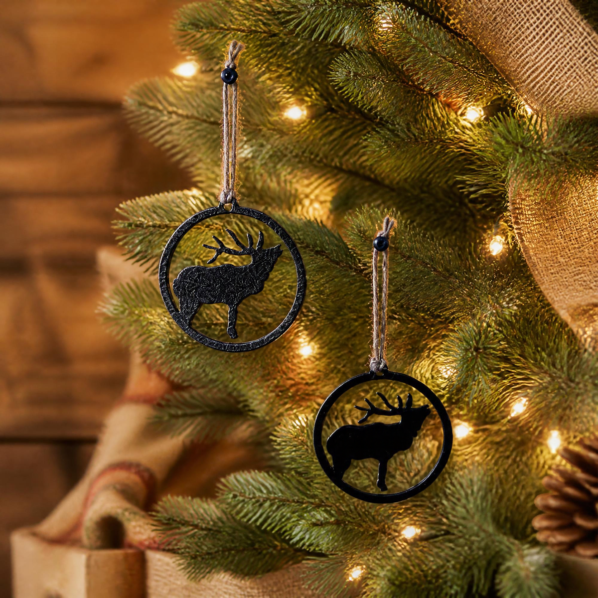 Metal Christmas ornaments in circle hanging on a tree – AllwayzMags